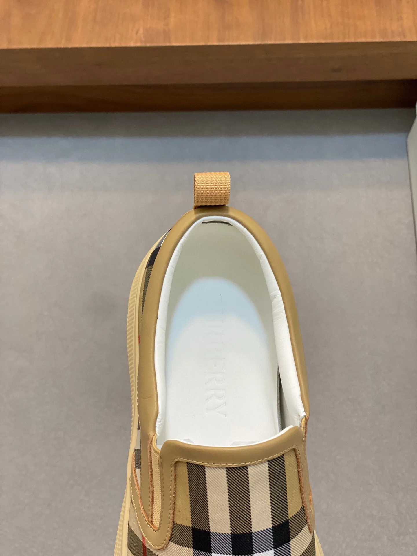 P380 [BURBERRY] Burberry - Upper: imported 🔝 brand totem cloth, - Inner lining: cowhide lining, feet; water-dyed cowhide - Outsole: ultra-light TPR rubber; two-color molded outsole - Super high quality control·Fine workmanship: highlighted (high-end, extravagance, grade) -Size: 38-44 (Male 45, can be customized)·